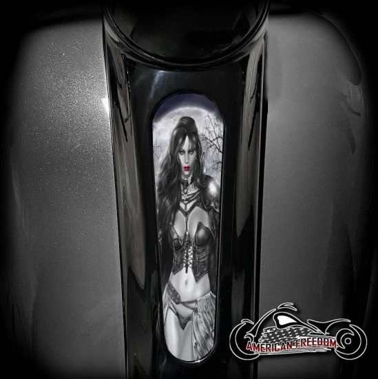 Harley 8 Inch Dash Insert - Red Lips Moon